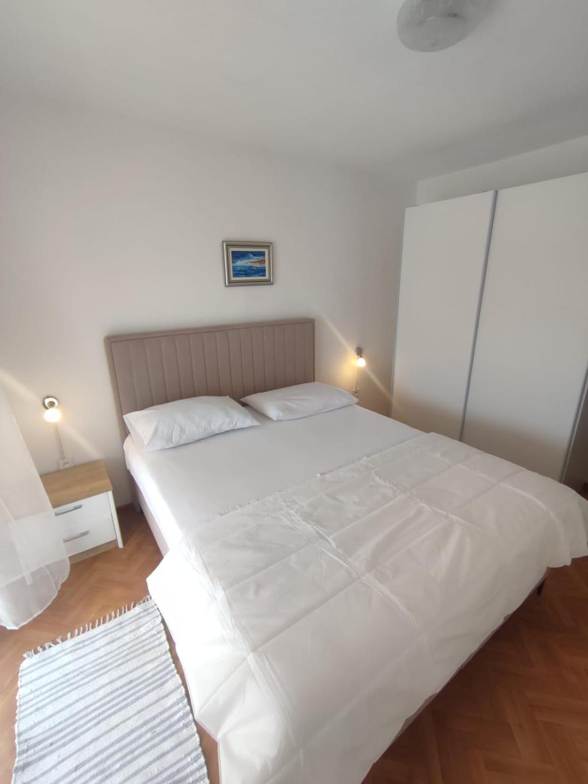 Apartments Laus Zavalatica Exterior photo